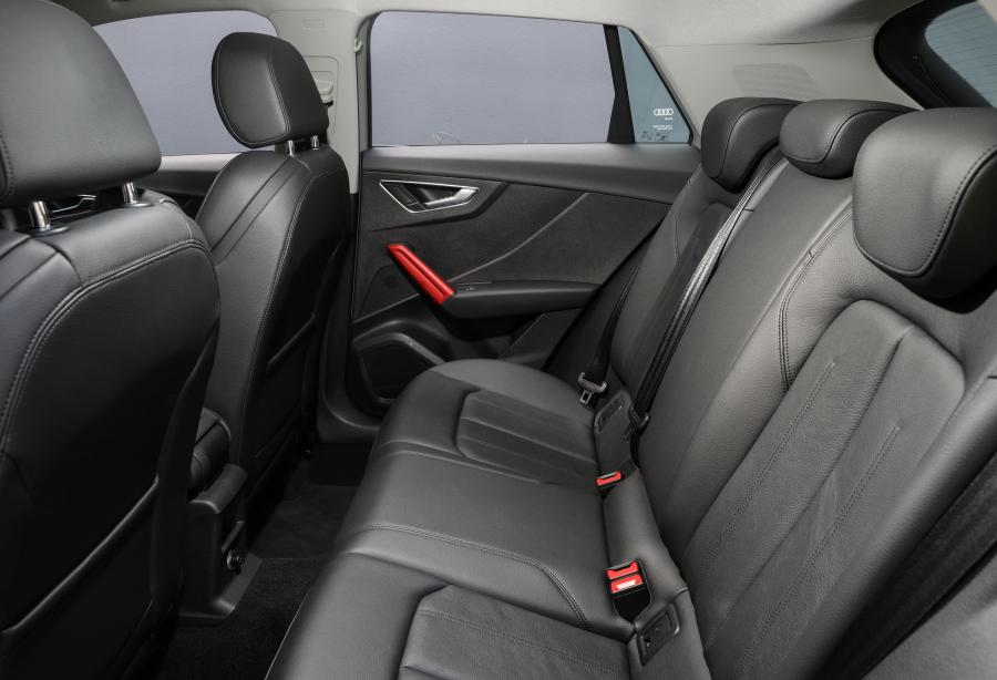 Интерьер Audi Q2 2.0 TFSI Quattro Sport 2017 года  (AU) (фото 18 из 40)